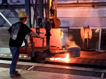 Mae'r manipulator yn hyblyg uchel ac yn gallu grypio obiectau yn hawdd