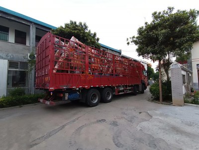 Gwrthdaro manipulator wedi'i wneud ac yn paratoi ar gyfer cyflenwi.