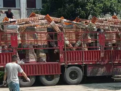 Mae 7 setiau o ffolder ffolder wedi cael ei ddibynnu i Myanmar