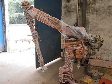 Mae'r manipulator a wnaed gan y cwsmer yn Vietnam yn paratoi ar gyfer cyflenwi